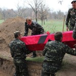 Останки солдат перезахоронили с почестями. Фото: предоставлено военно-историческим поисковым товариществом "Вотан"